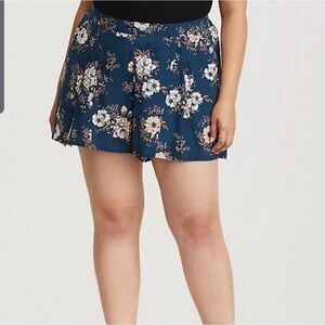 Torrid teal floral challis shorts sz 0